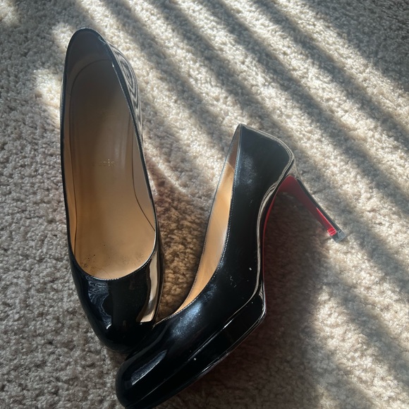 Christian Louboutin - Picture 8 of 10